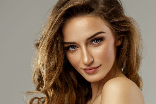 Throw Away False Eyelashes with Latisse Blog Post Featured Image